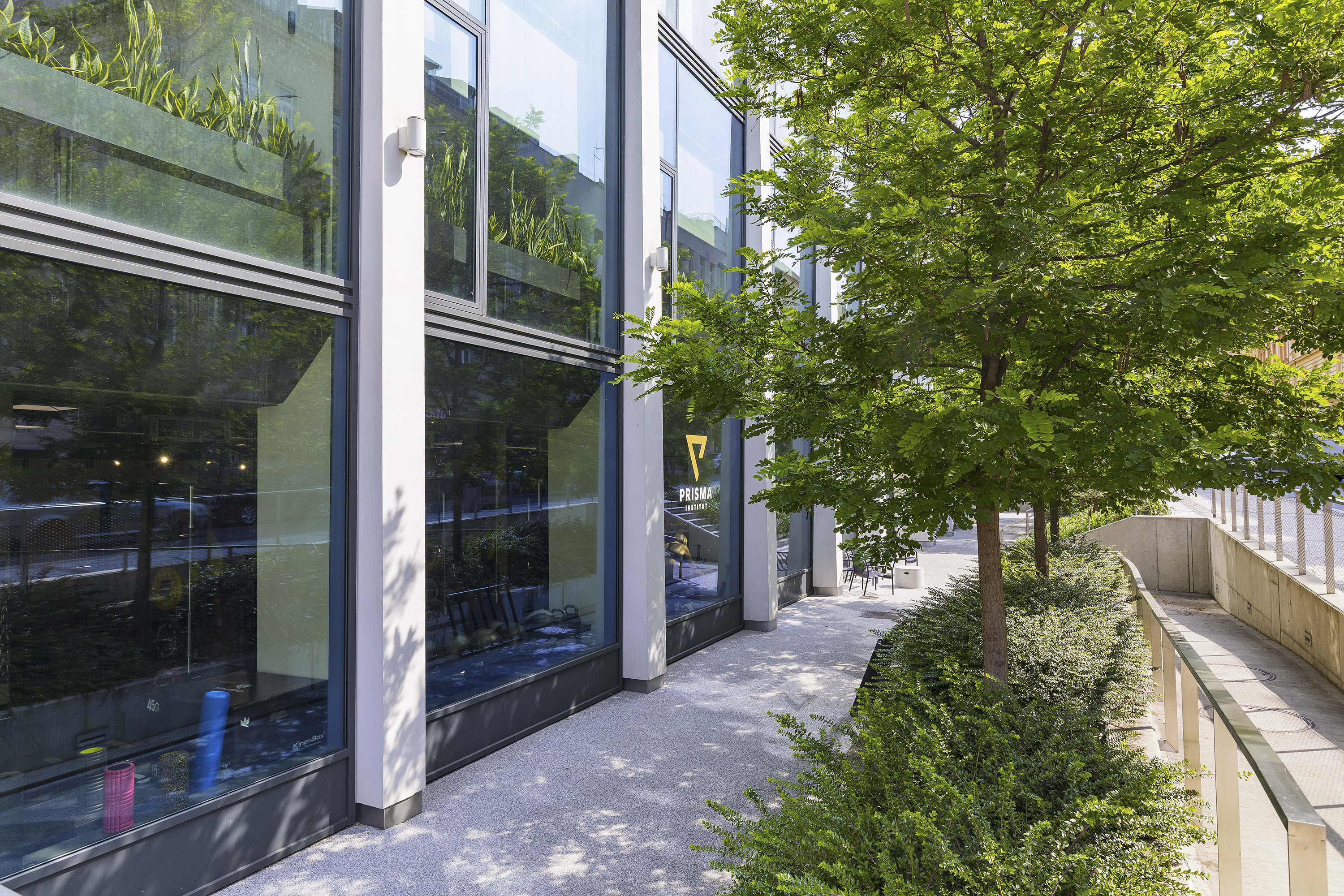 RETAIL UNITS